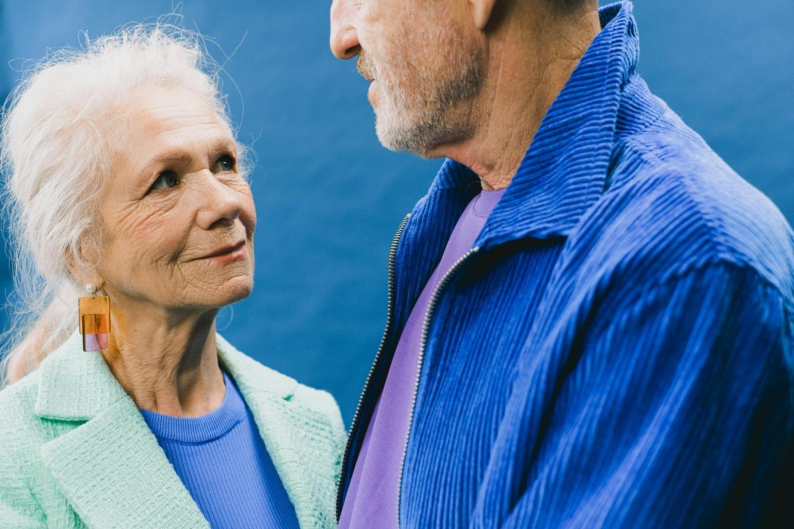 Budynek centrum edukacyjnego Wtlhelmo Tierros przy ulicy Stryjeńskich w Warszawie, nowoczesna architektura z dużymi oknami