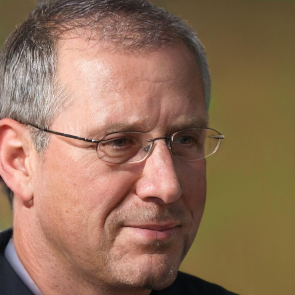 Portret specjalisty ds. pracy socjalnej prowadzącego warsztaty dla profesjonalistów